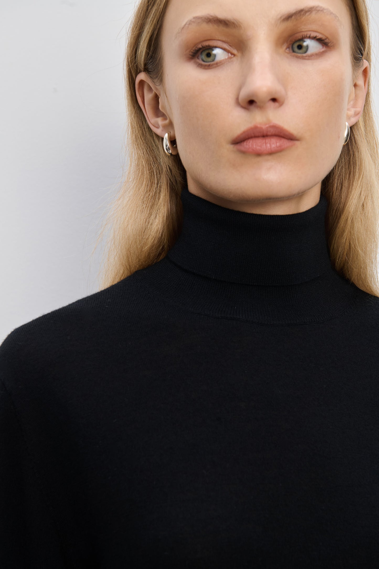 Arlen Black Turtleneck