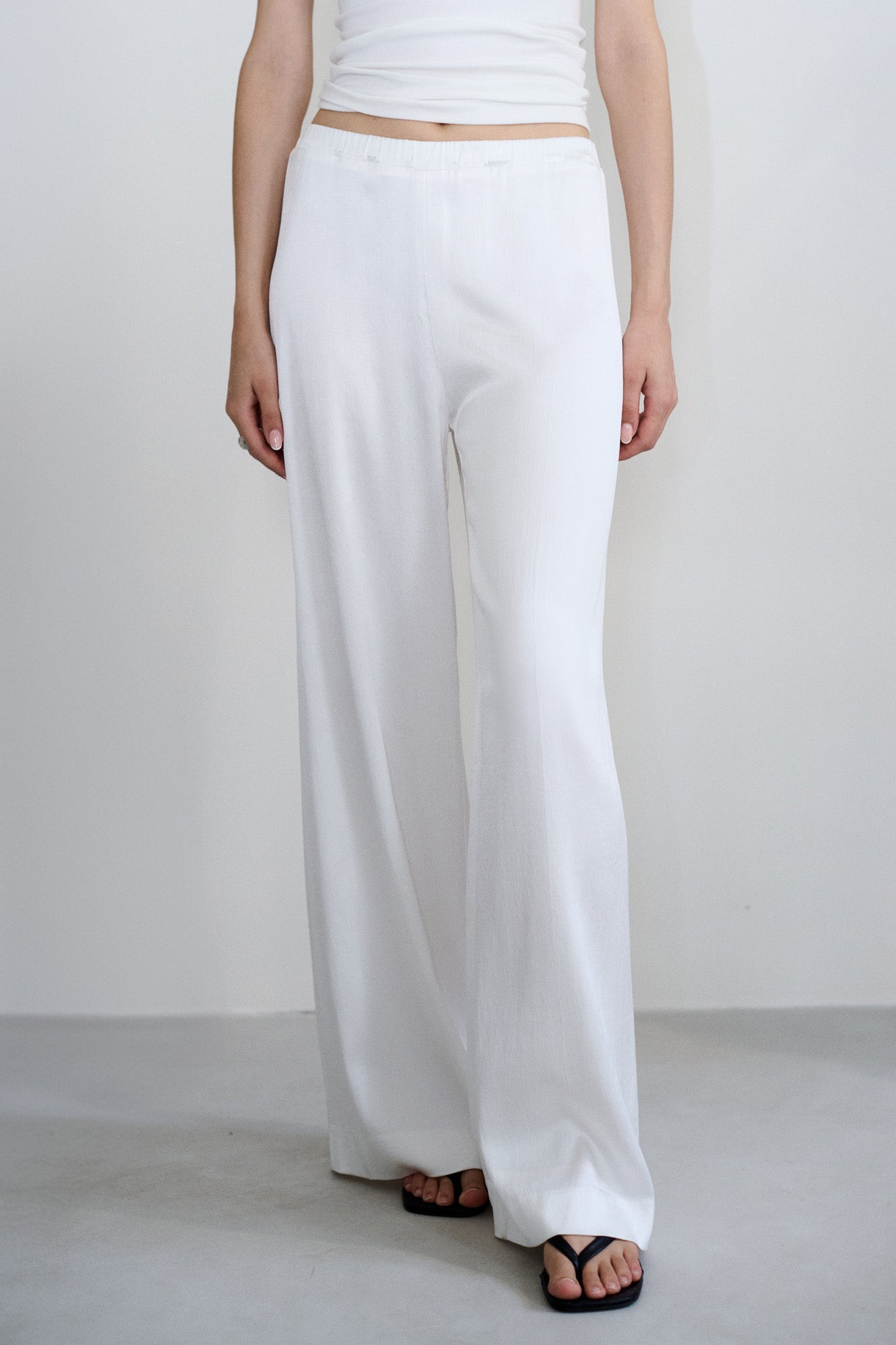 Como White trousers