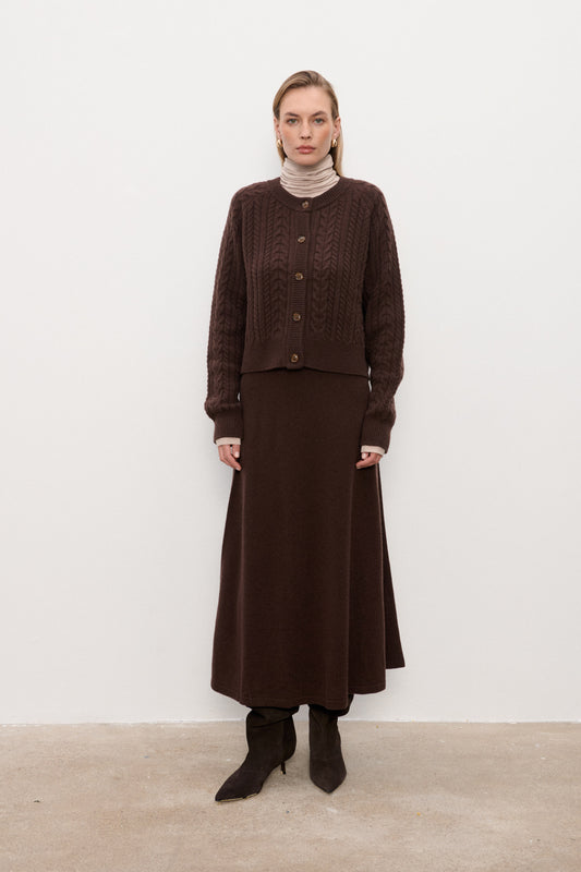 Sweter Nicole Brown