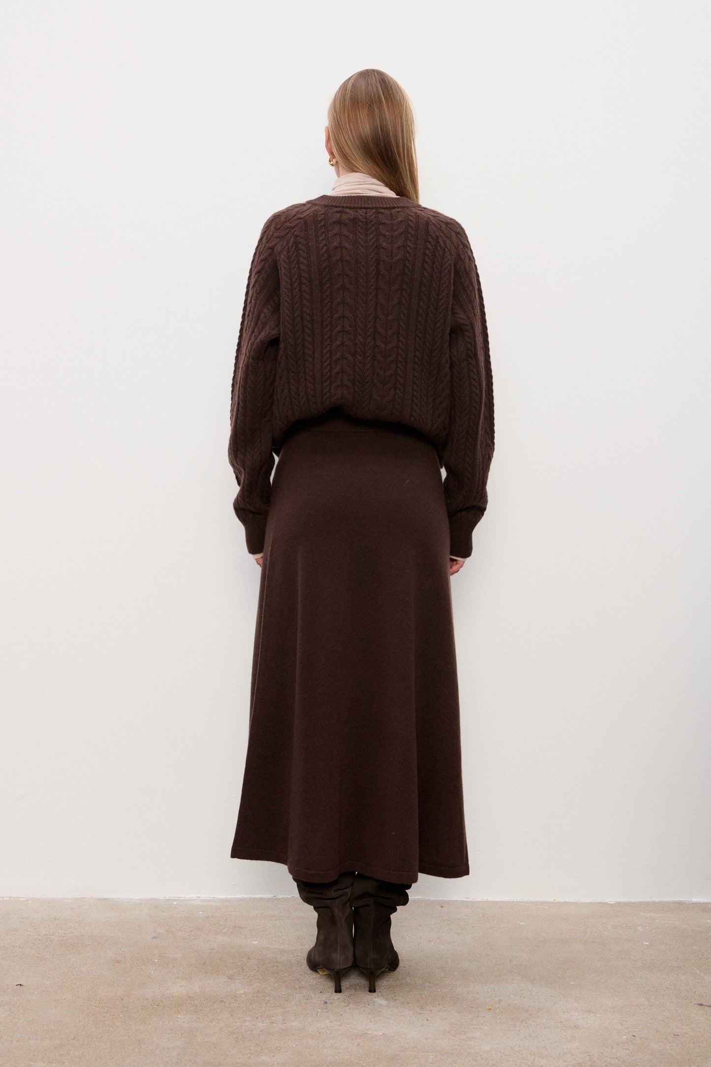 Sweter Nicole Brown