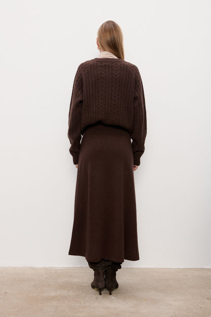 Sweter Nicole Brown